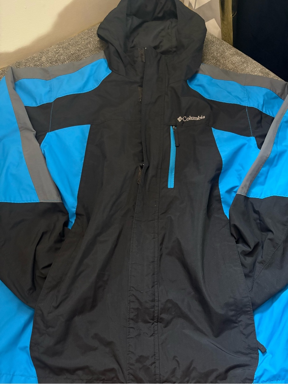 Columbia Black and Bright Blue Mens Hooded Rain Jacket
